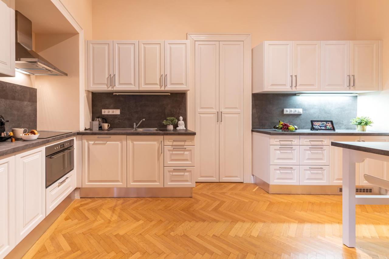 Matilda Luxury Suite Apartment Budapest Luaran gambar