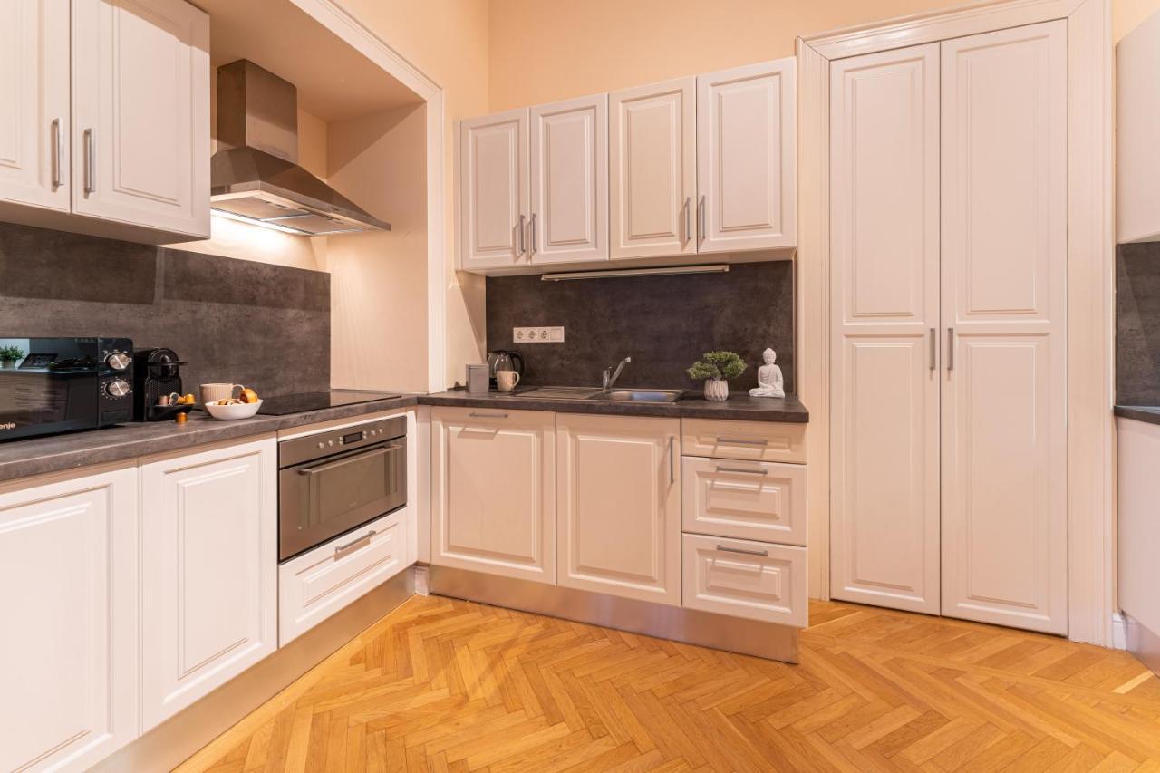 Matilda Luxury Suite Apartment Budapest Luaran gambar